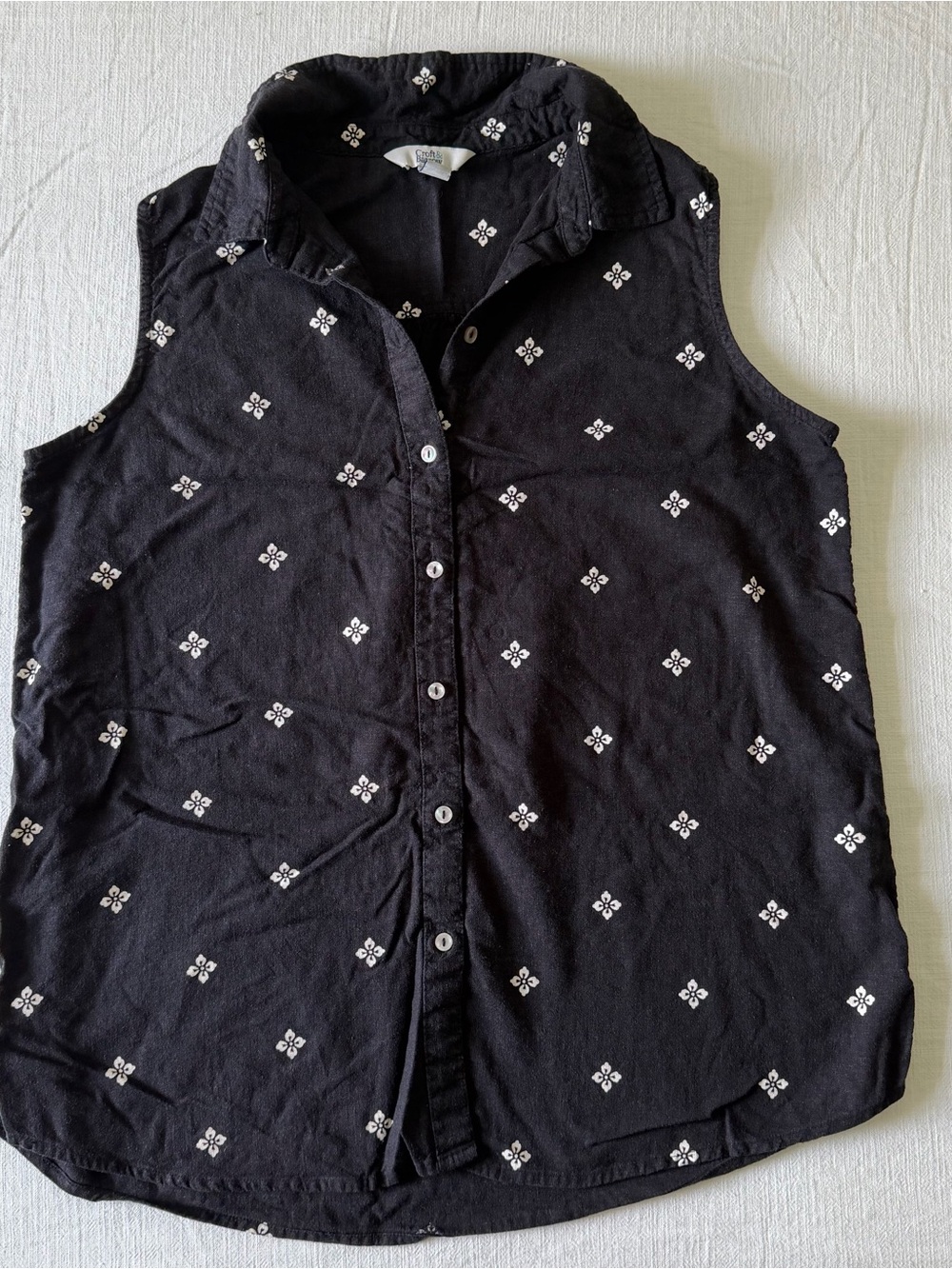 Croft & Barrow Black Linen Blend Sleeveless Floral Print Button-Front Blouse